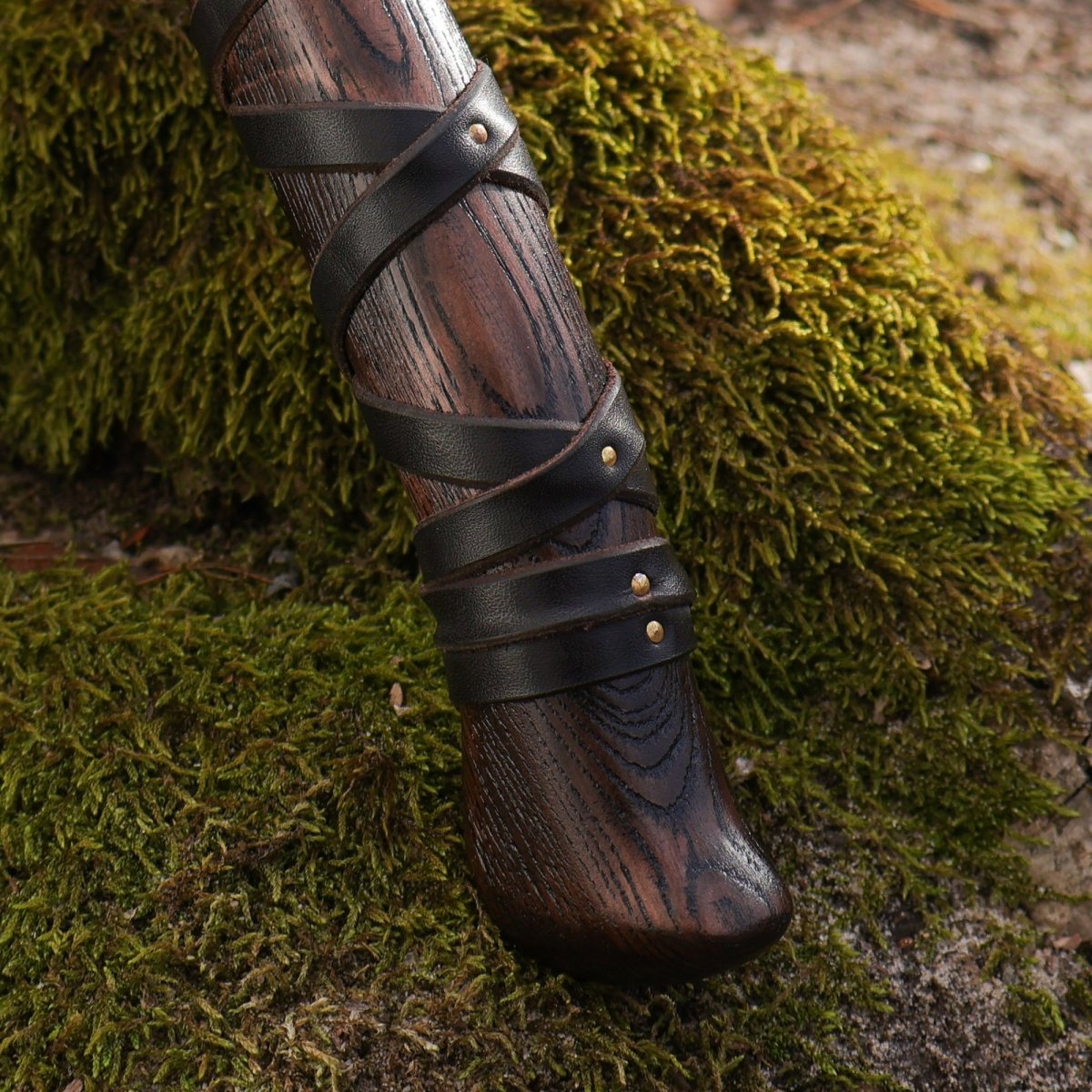 Hand forged axe “Sterk Vorley” with leather cover