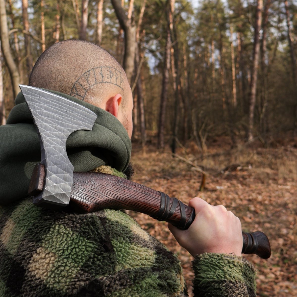 Hand forged axe “Sterk Vorley” with leather cover