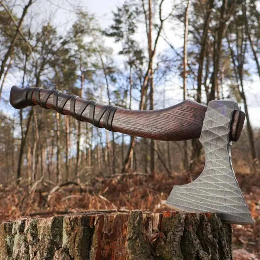 Hand forged axe “Sterk Vorley” with leather cover