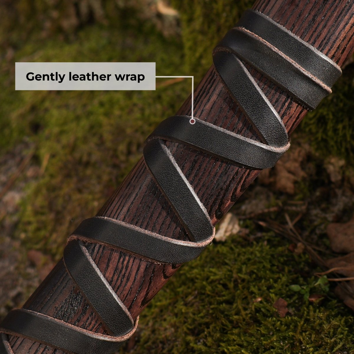 Hand forged axe “Sterk Vorley” with leather cover