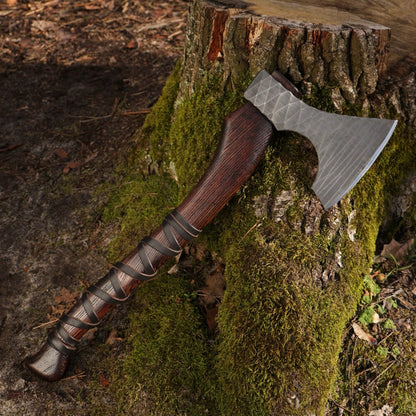 Hand forged axe “Sterk Vorley” with leather cover