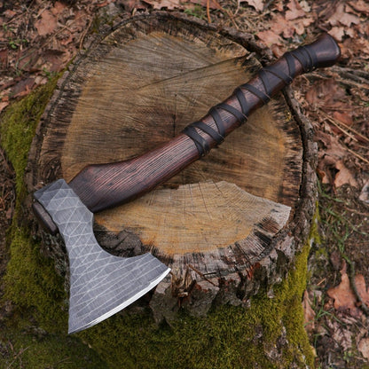 Hand forged axe “Sterk Vorley” with leather cover