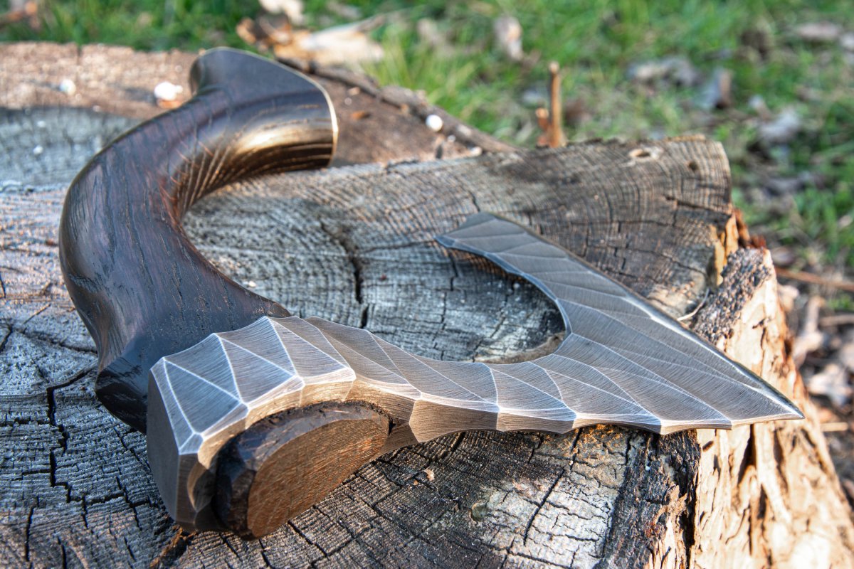 Hand forged hatchet "Skarpt Nebb" with leather cover